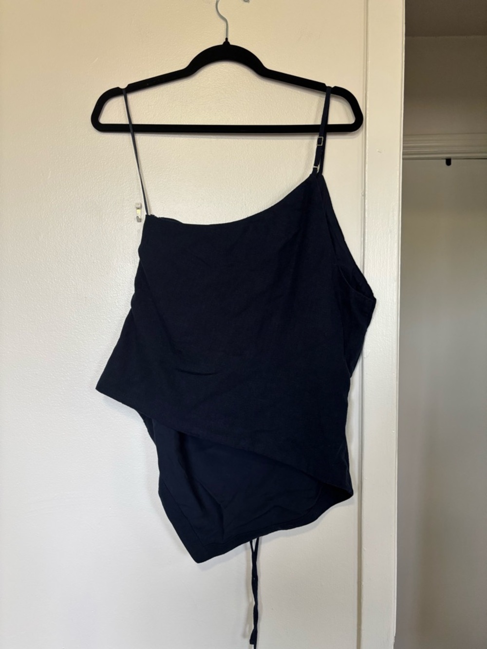 Abercrombie & Fitch One-Shoulder Asymmetrical Linen-Blend Top - Picture 8 of 9